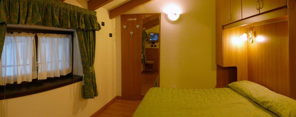 Hotel Denny Pinzolo Habitación foto